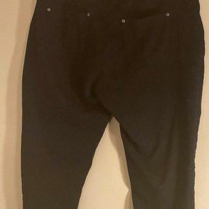 Hue Denim Capri Pants